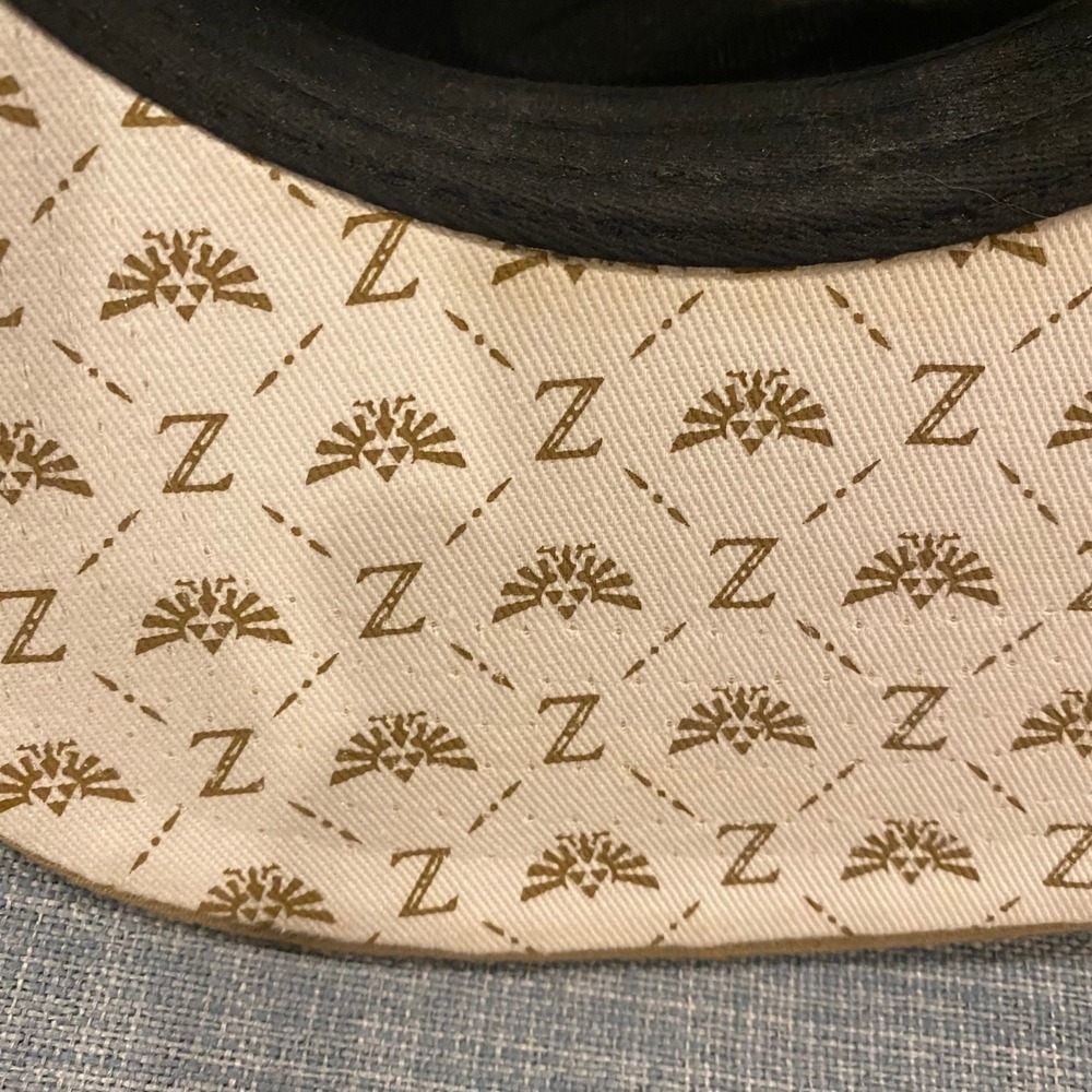 Nintendo The Legend of Zelda N64 Triforce Snapback Hat Grey Tan 2021 Nintendo - Picture 5 of 8